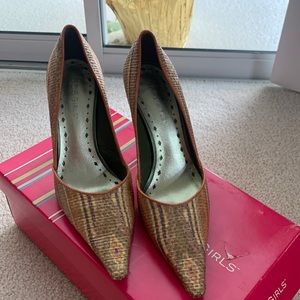 Women BCBGirls women pump